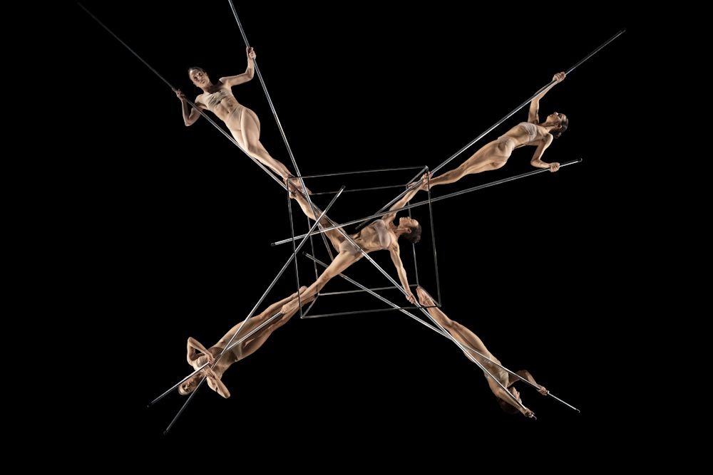 NoGRAVITY, AVANTGARDE: LA DANZA SFIDA LA GRAVITÀ AL TEATRO MENOTTI DI MILANO