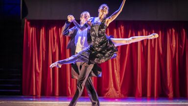 Il Grande Gatsby diventa uno show tra danza e jazz (e arriva per la prima volta in Italia)