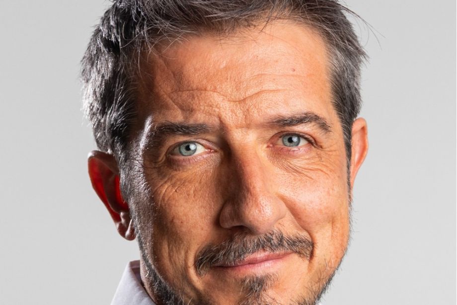 LE DONNE NON FANNO RIDERE: PAOLO RUFFINI PORTA AL TEATRO MANZONI LA COMICITÀ AL FEMMINILE (SENZA STEREOTIPI)