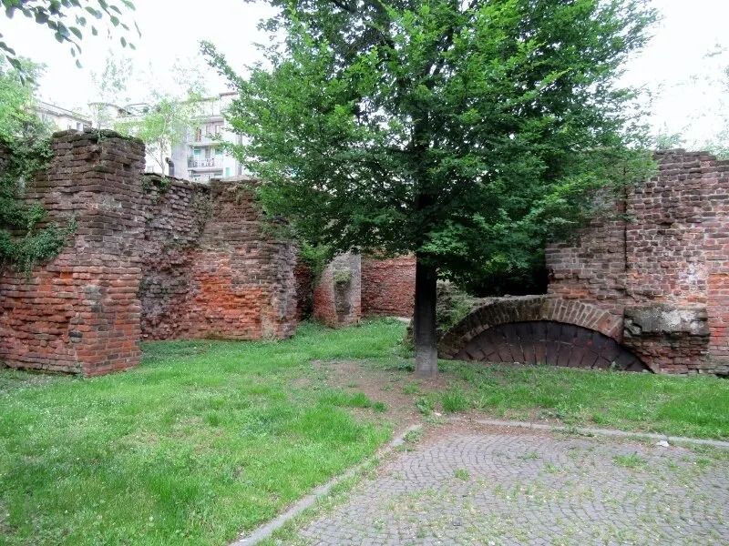 Porta Romana e le mura spagnole: cosa rimane oggi del confine storico di Milano