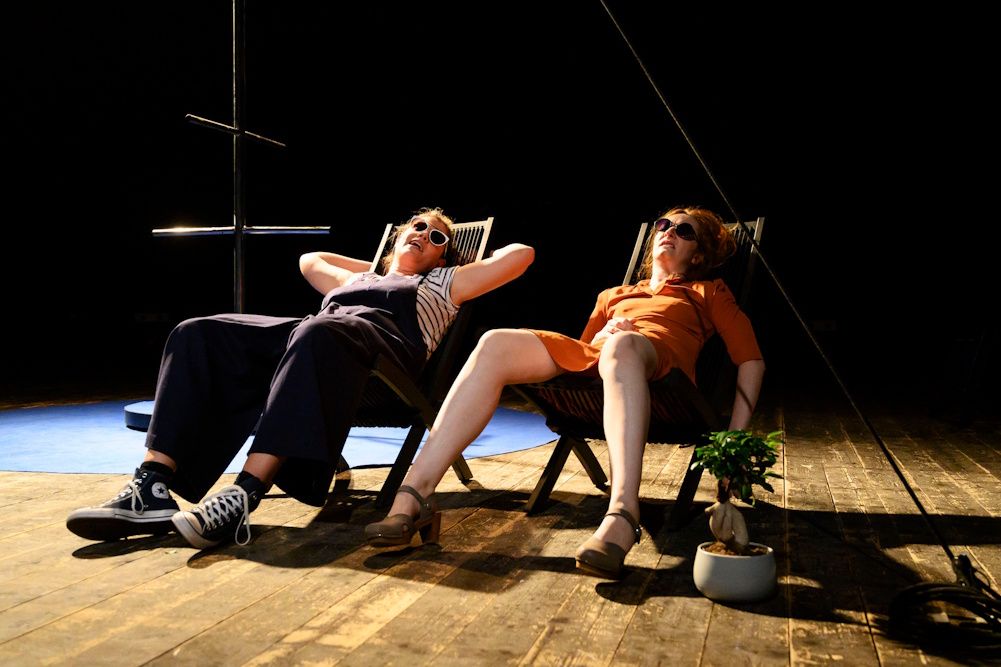 AL TEATRO GEROLAMO DI MILANO “ALDILÀ DI TUTTO” CON VALENTINA PICELLO E CHIARA STOPPA