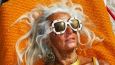 Martin Parr in mostra a Milano: 70 scatti cult che raccontano la vita quotidiana (e le sue follie)
